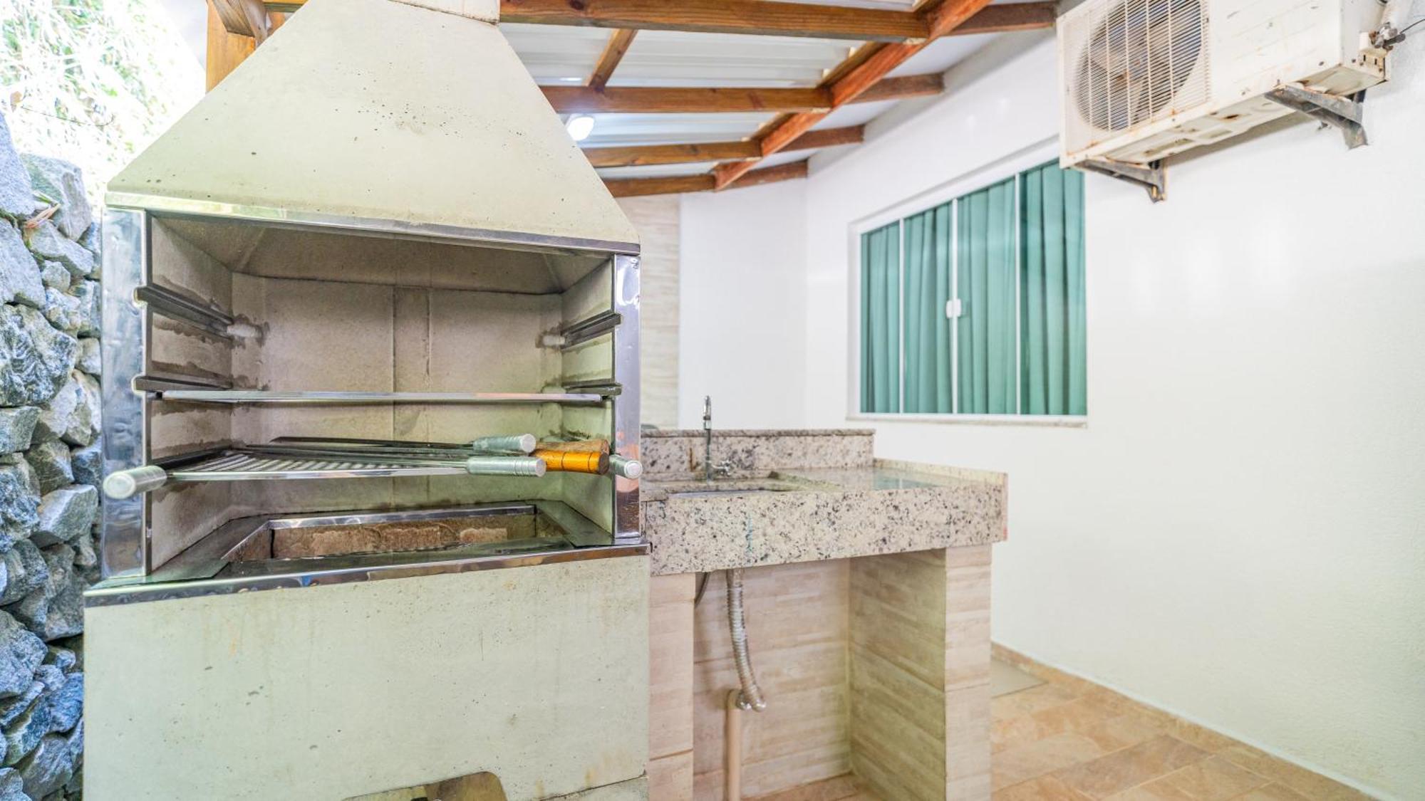 Villa Residencial Com Piscina Possui Jacuzzi Aquecida Com Hidromassagem Bombinhas Exterior foto