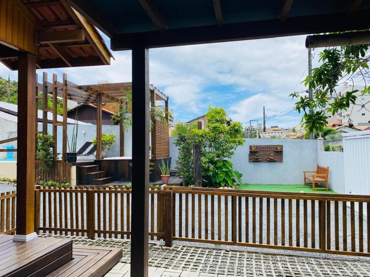Villa Residencial Com Piscina Possui Jacuzzi Aquecida Com Hidromassagem Bombinhas Exterior foto